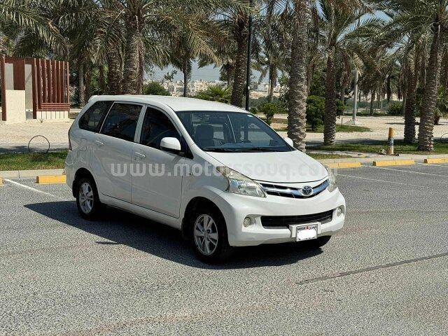 2015 تويوتا أفانزا