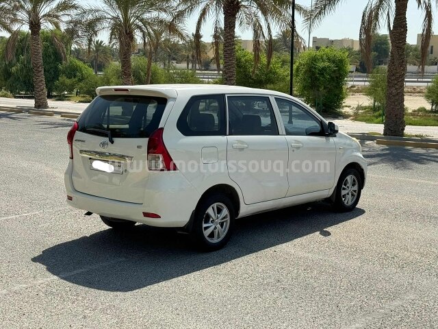 2015 تويوتا أفانزا