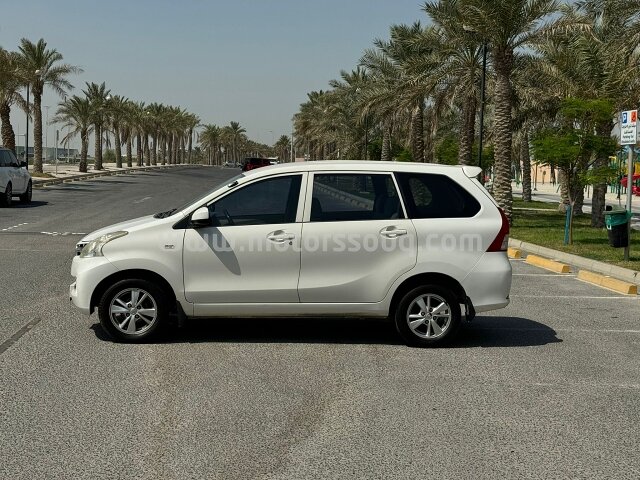 2015 تويوتا أفانزا