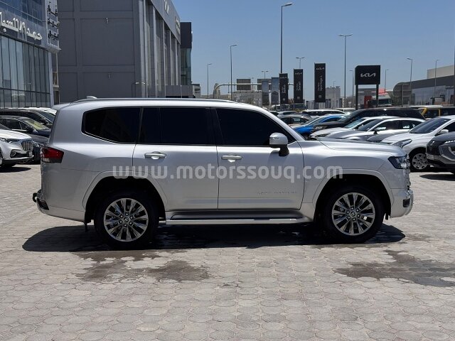 2025 Toyota Land Cruiser