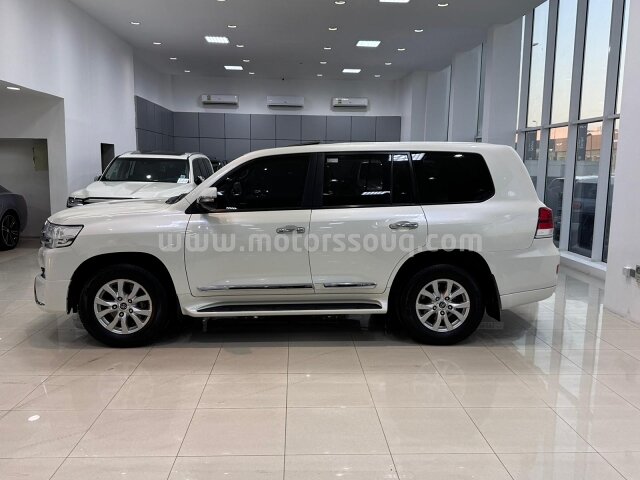 2017 Toyota Land Cruiser