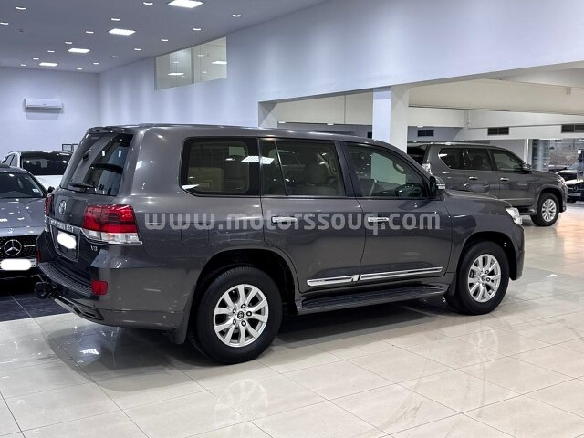 2018 Toyota Land Cruiser