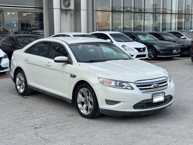 2010 Ford Taurus