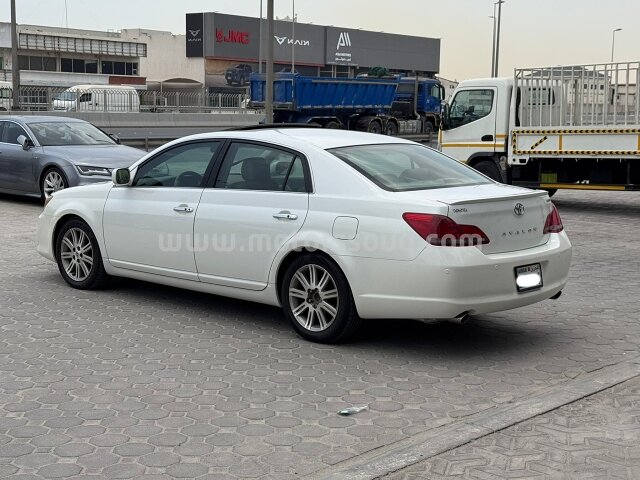 2008 تويوتا أفالون
