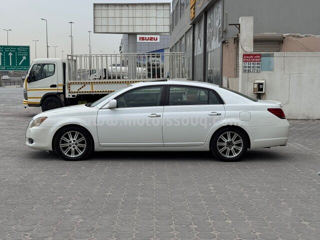 2008 تويوتا أفالون