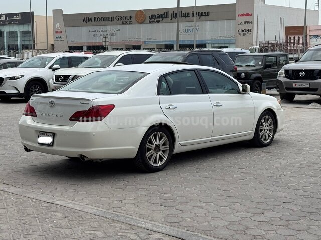 2008 تويوتا أفالون