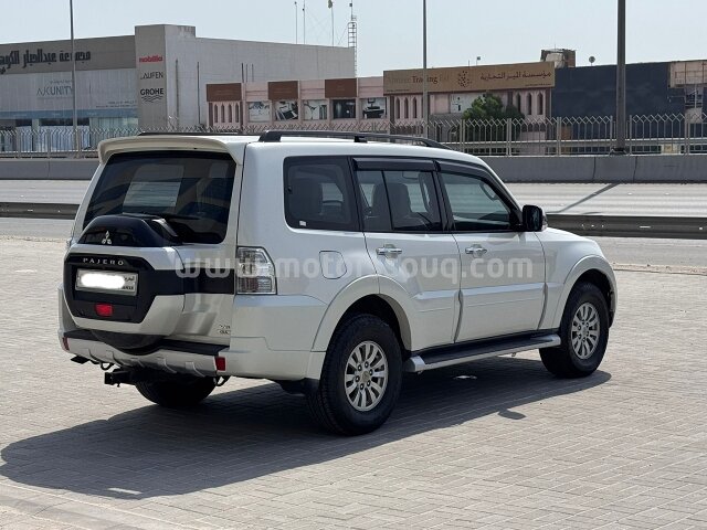 2015 Mitsubishi Pajero