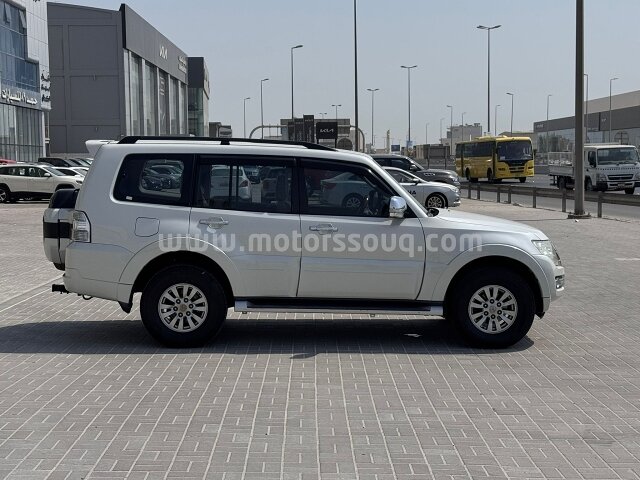 2015 Mitsubishi Pajero