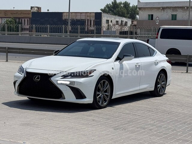 2019 لكزس إي إس