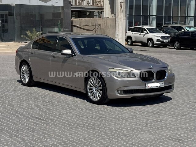 2012 بي إم دبليو 750