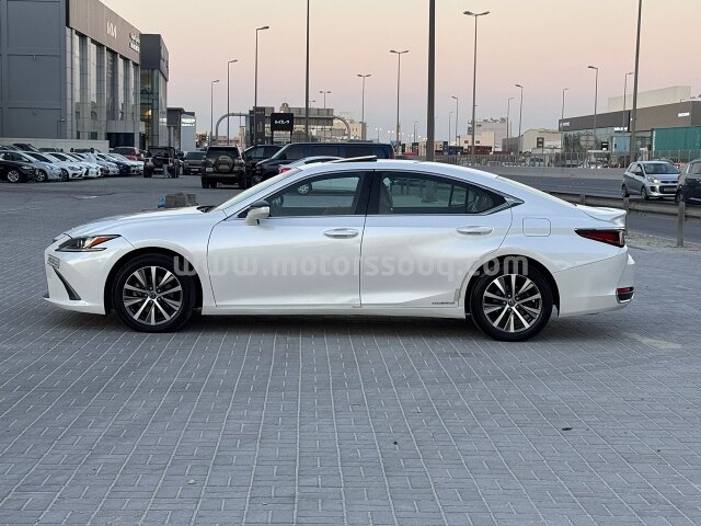 2019 لكزس إي إس