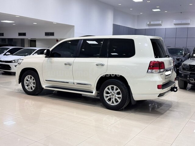 2017 Toyota Land Cruiser