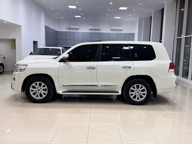 2017 Toyota Land Cruiser