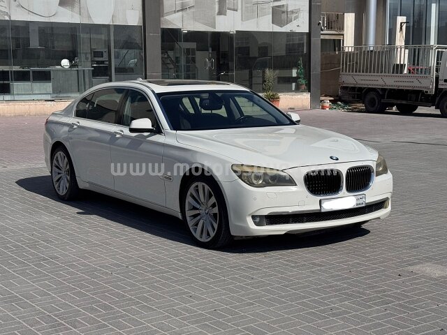 2011 بي إم دبليو 740