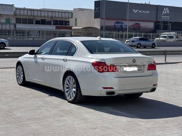2011 بي إم دبليو 740