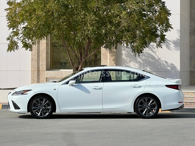 2019 Lexus ES