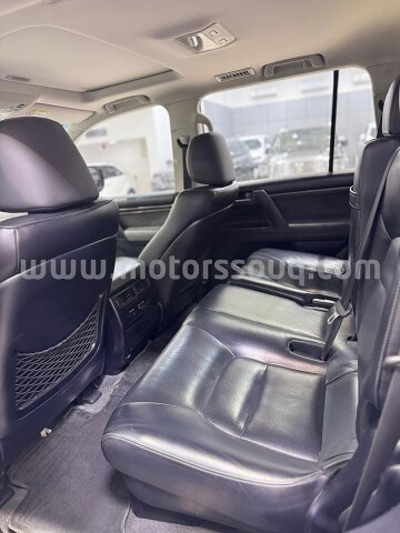 2017 Toyota Land Cruiser
