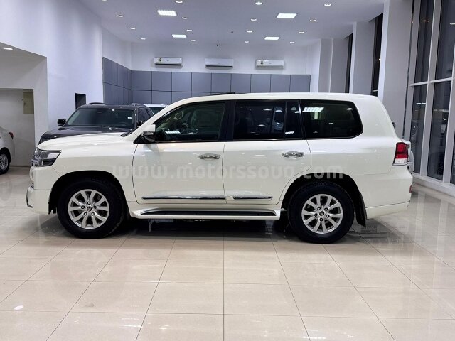 2017 Toyota Land Cruiser