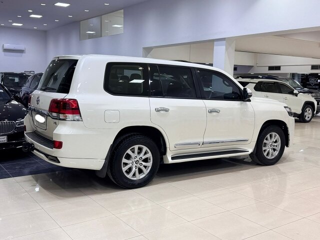2017 Toyota Land Cruiser