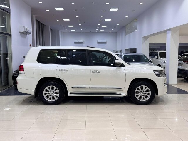 2017 Toyota Land Cruiser