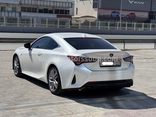 2019 لكزس آر سي