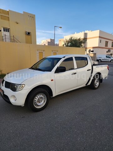 2009 ميتسوبيشي إل 200