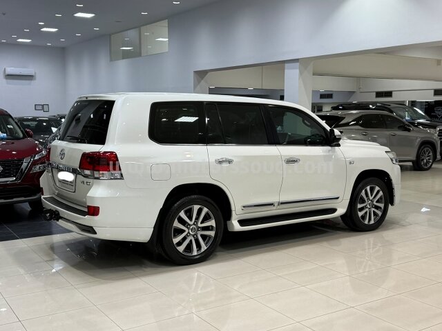2016 Toyota Land Cruiser