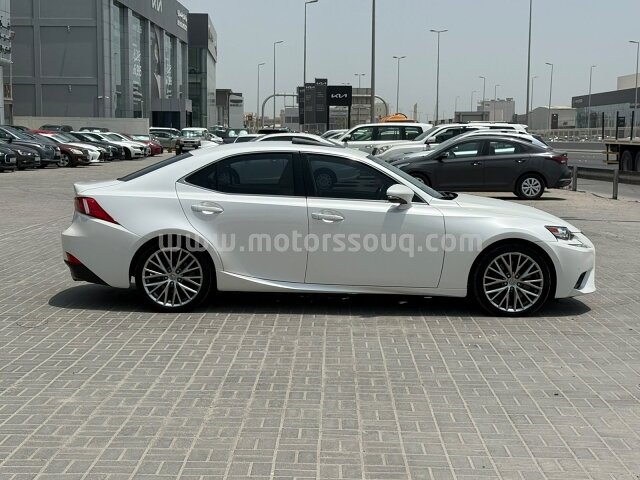 2016 لكزس آي إس
